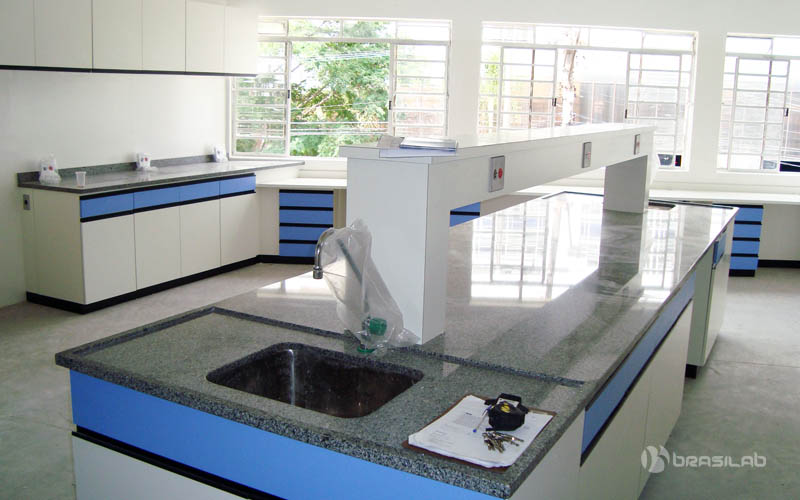 Bancadas, Mobiliáiro