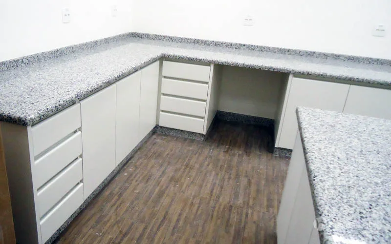 Bancada em L, puxador Cava