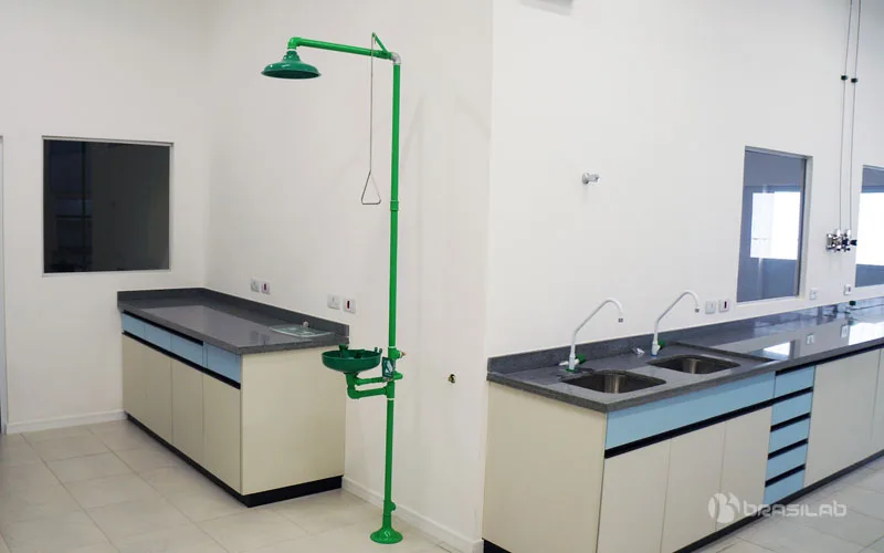 Mobiliário,Bancadas, armários, Capela