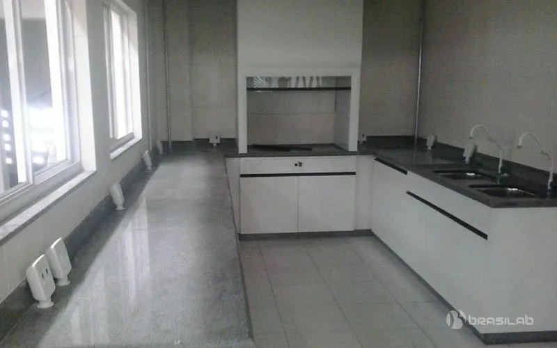 Mobiliário Completo, bancadas, Capela de Exaustão