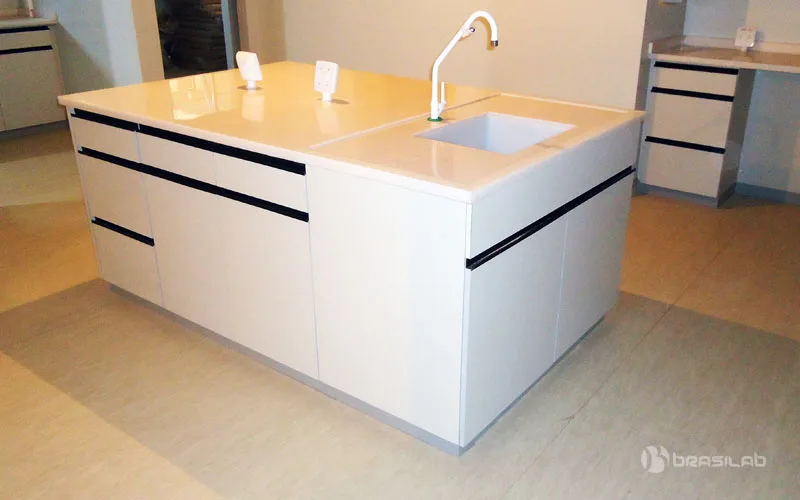 Bancada Central, tampo Polipropileno